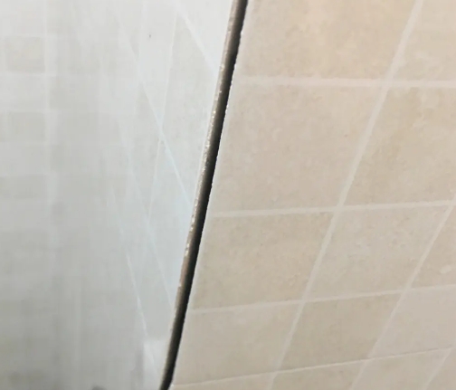 内江瓷砖空鼓维修公司分享阳台瓷砖脱落的修复过程可以分为以下几个步骤