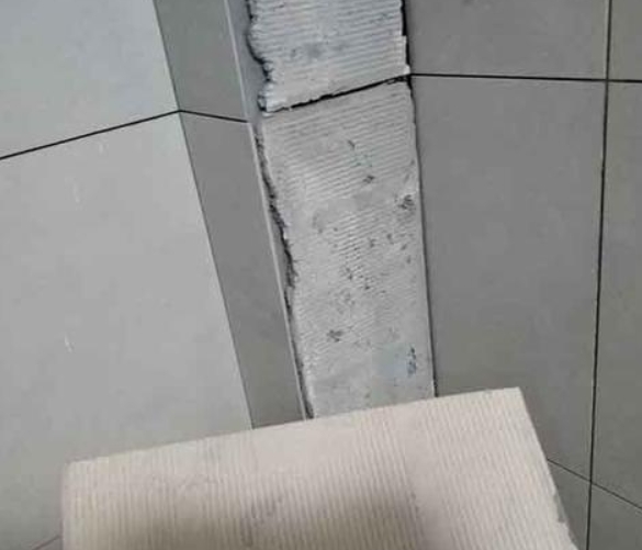 内江瓷砖空鼓维修公司分享下厨房瓷砖脱落的补救措施。